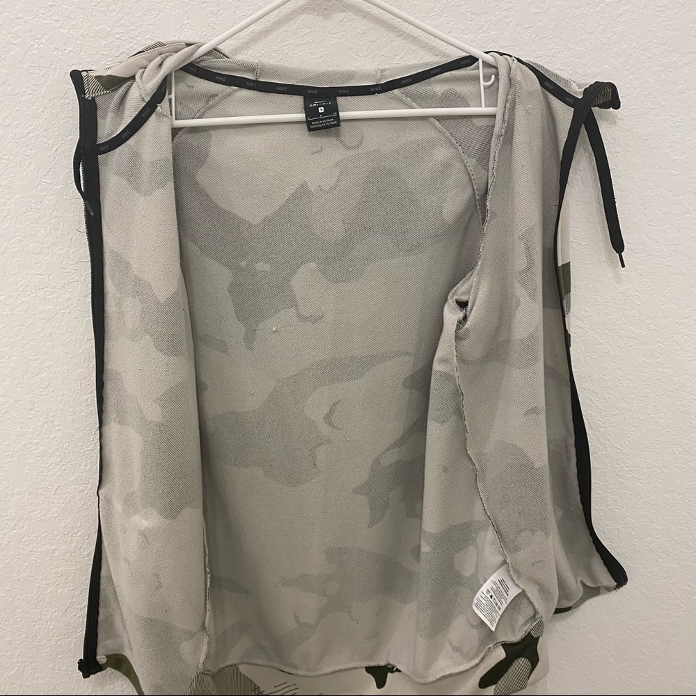 Nike Jacket - Picture 4 of 7